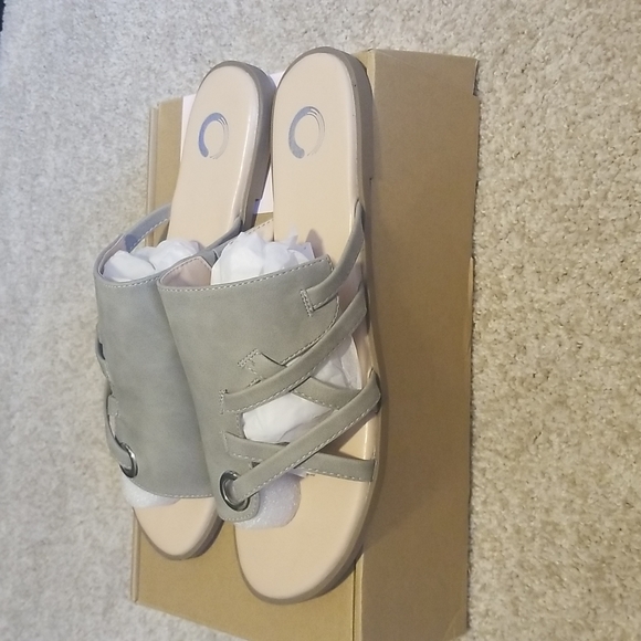 Grey slip on sandal NWT - Picture 4 of 4